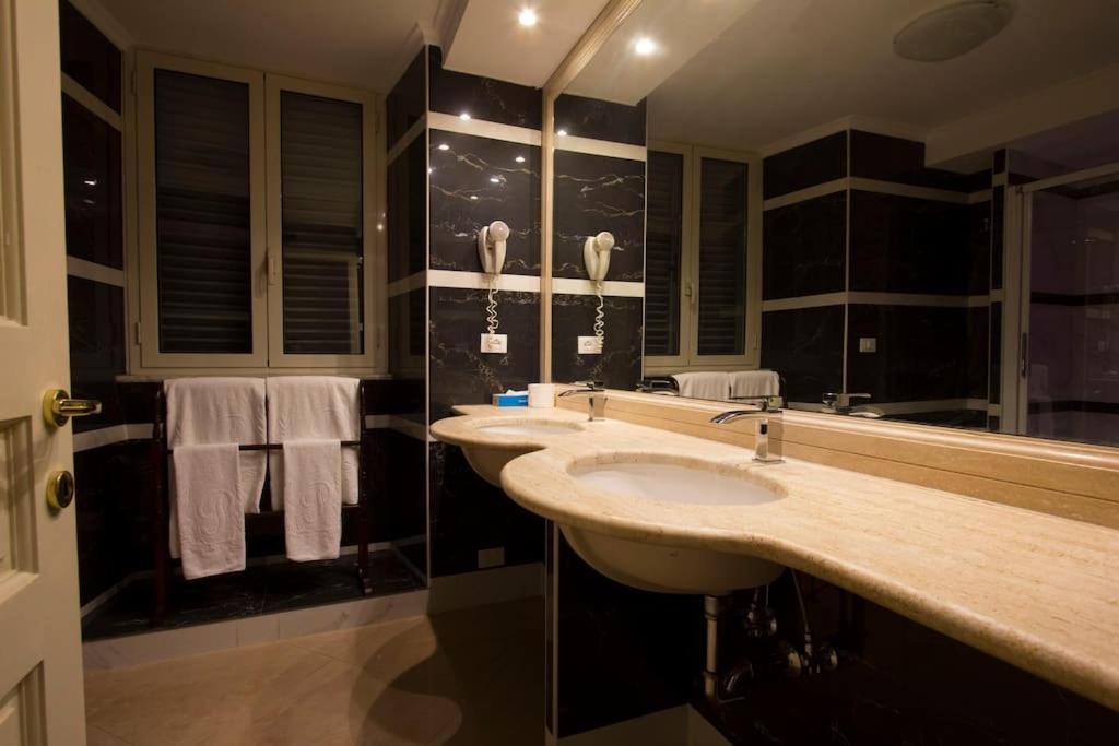 41 Nazionale Suite 41 ローマ エクステリア 写真